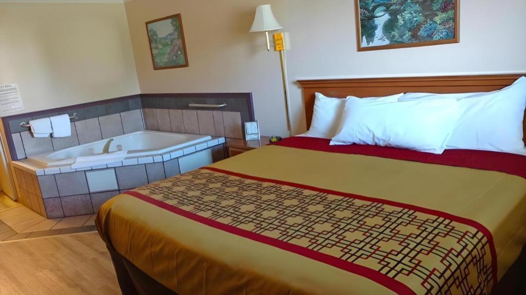 Americas Best Value Inn & Suites Thief River Falls Exterior foto