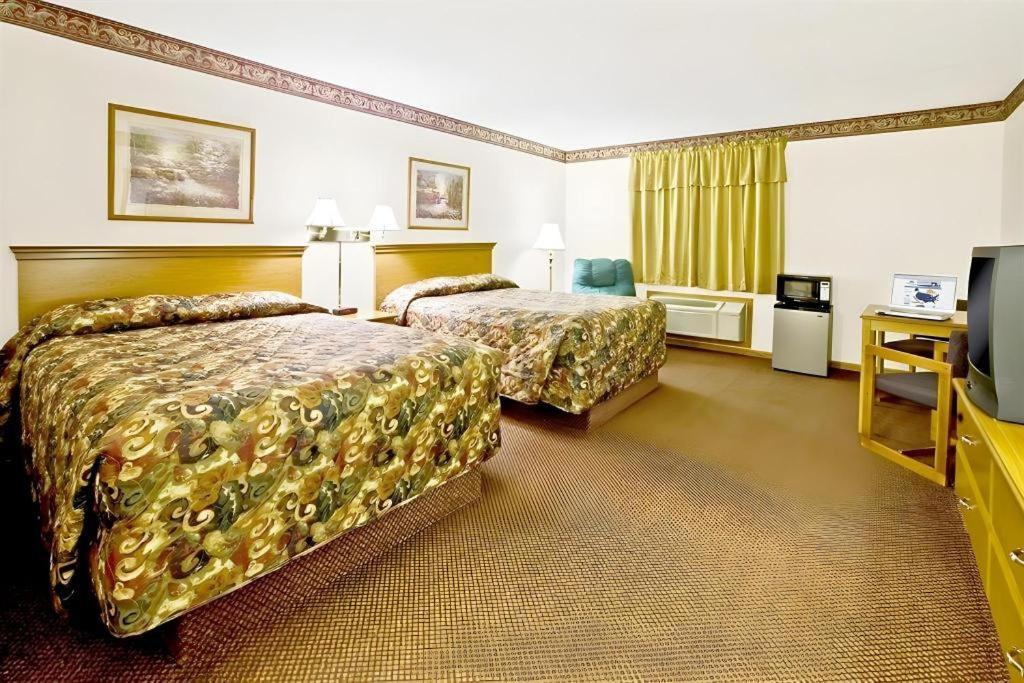 Americas Best Value Inn & Suites Thief River Falls Exterior foto