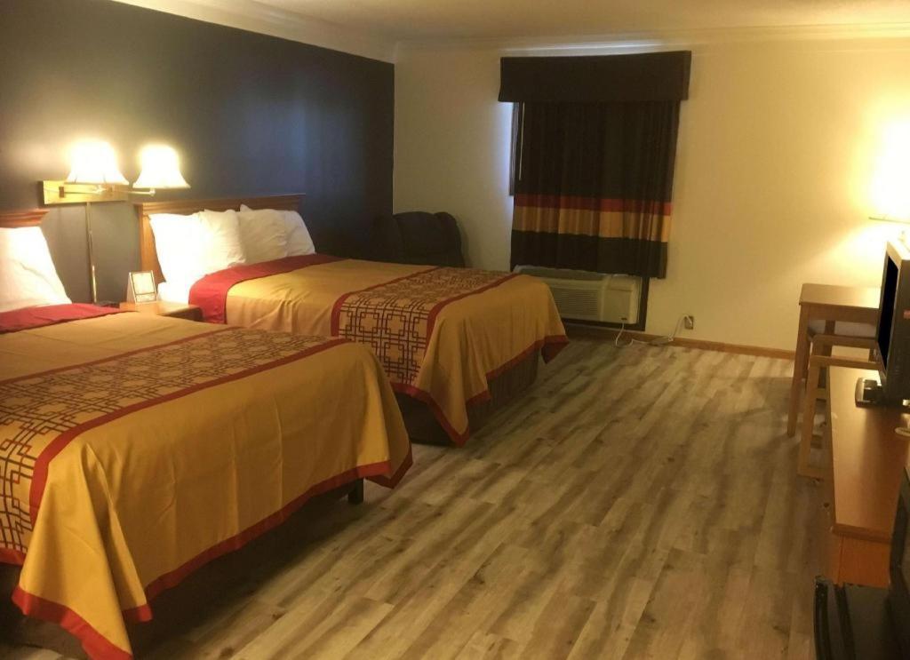 Americas Best Value Inn & Suites Thief River Falls Exterior foto