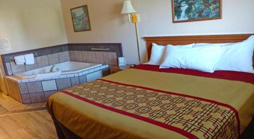 Americas Best Value Inn & Suites Thief River Falls Exterior foto
